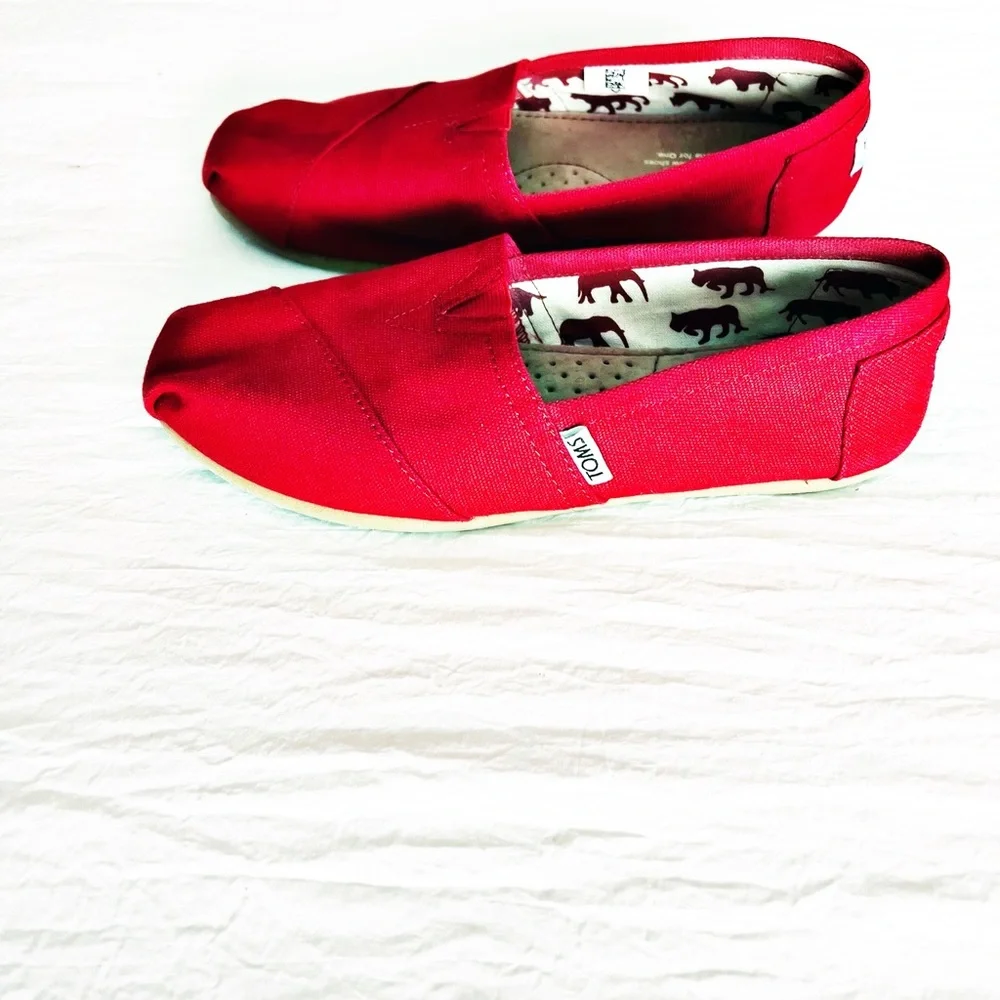 ♥️ TOMS ~ RED Original Classic Slip-ons ~ Size 8 ♥️ - Picture 2 of 7